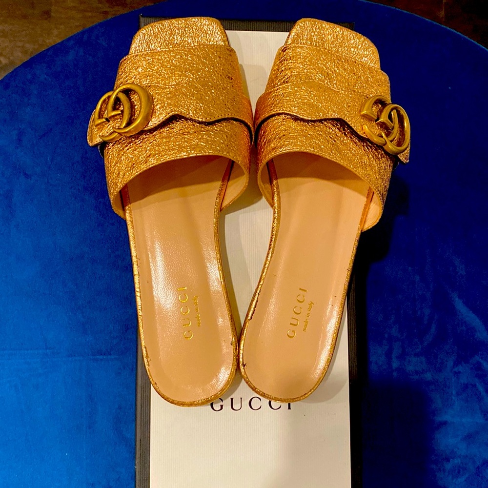 Gucci logo gold slides to compliment any outfit. Looks brand new from front